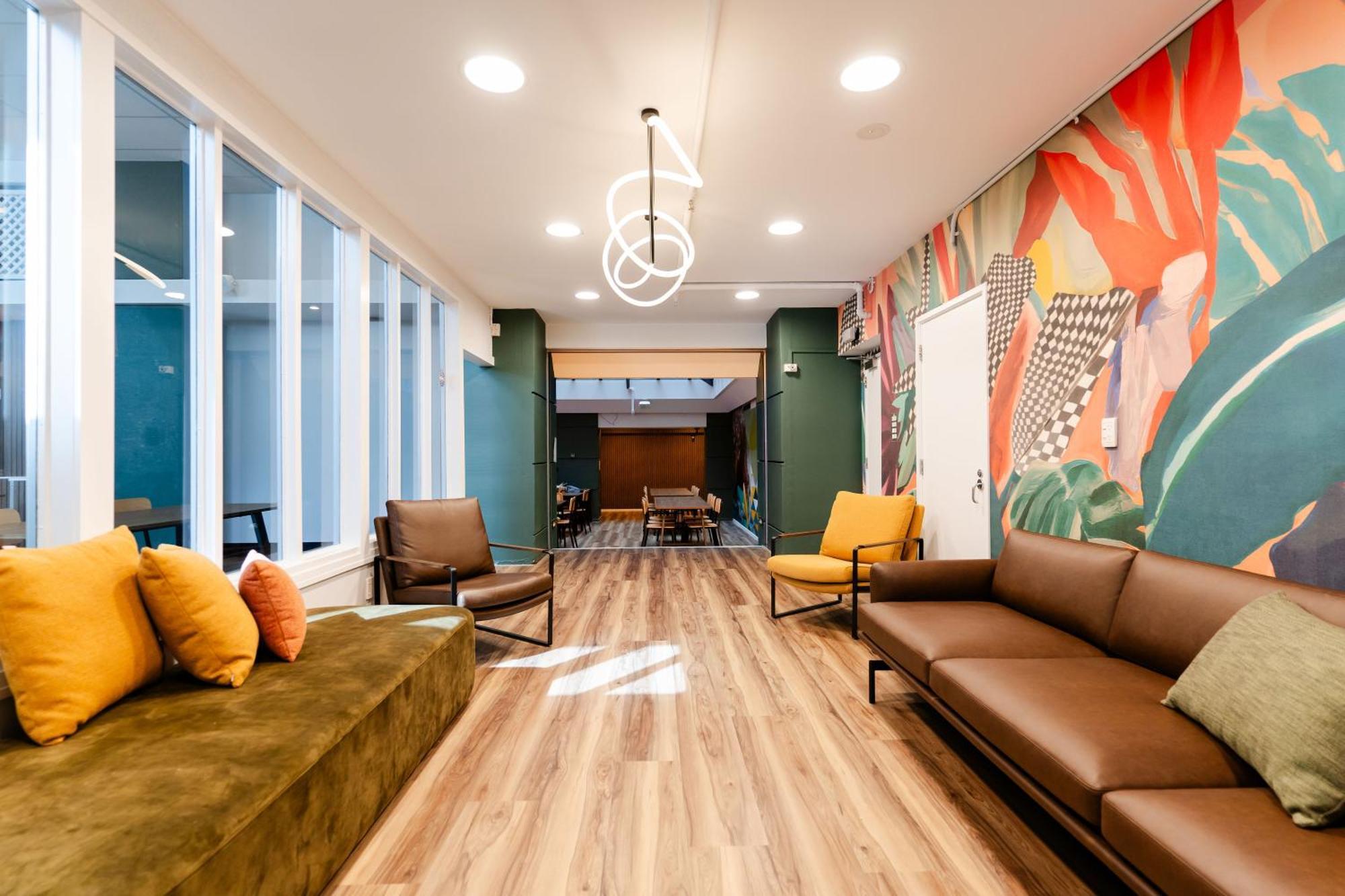 Haka House Wellington Hostel Bagian luar foto The lounge at the 1000 Innovation Drive location