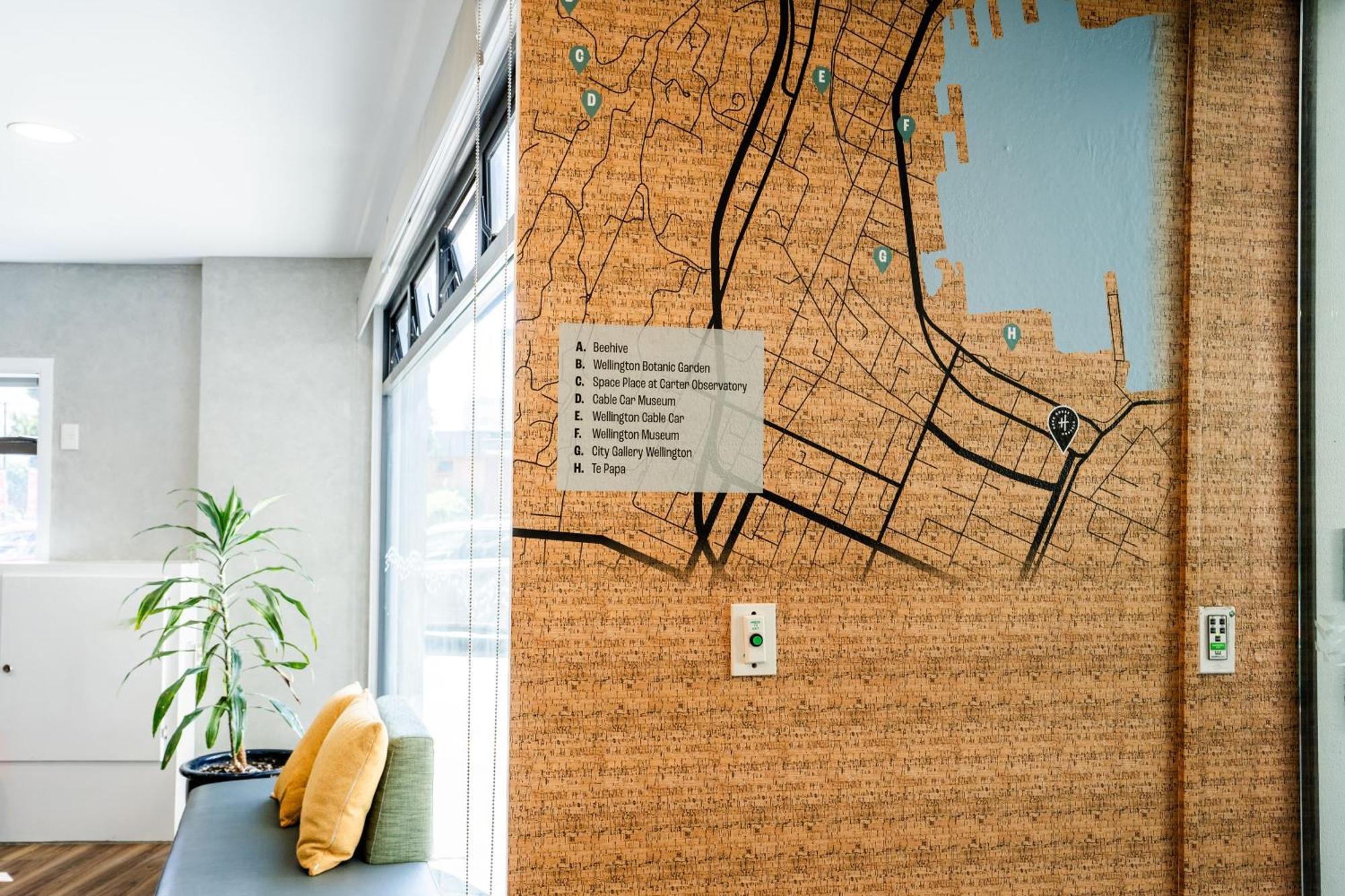 Haka House Wellington Hostel Bagian luar foto Cork wall
