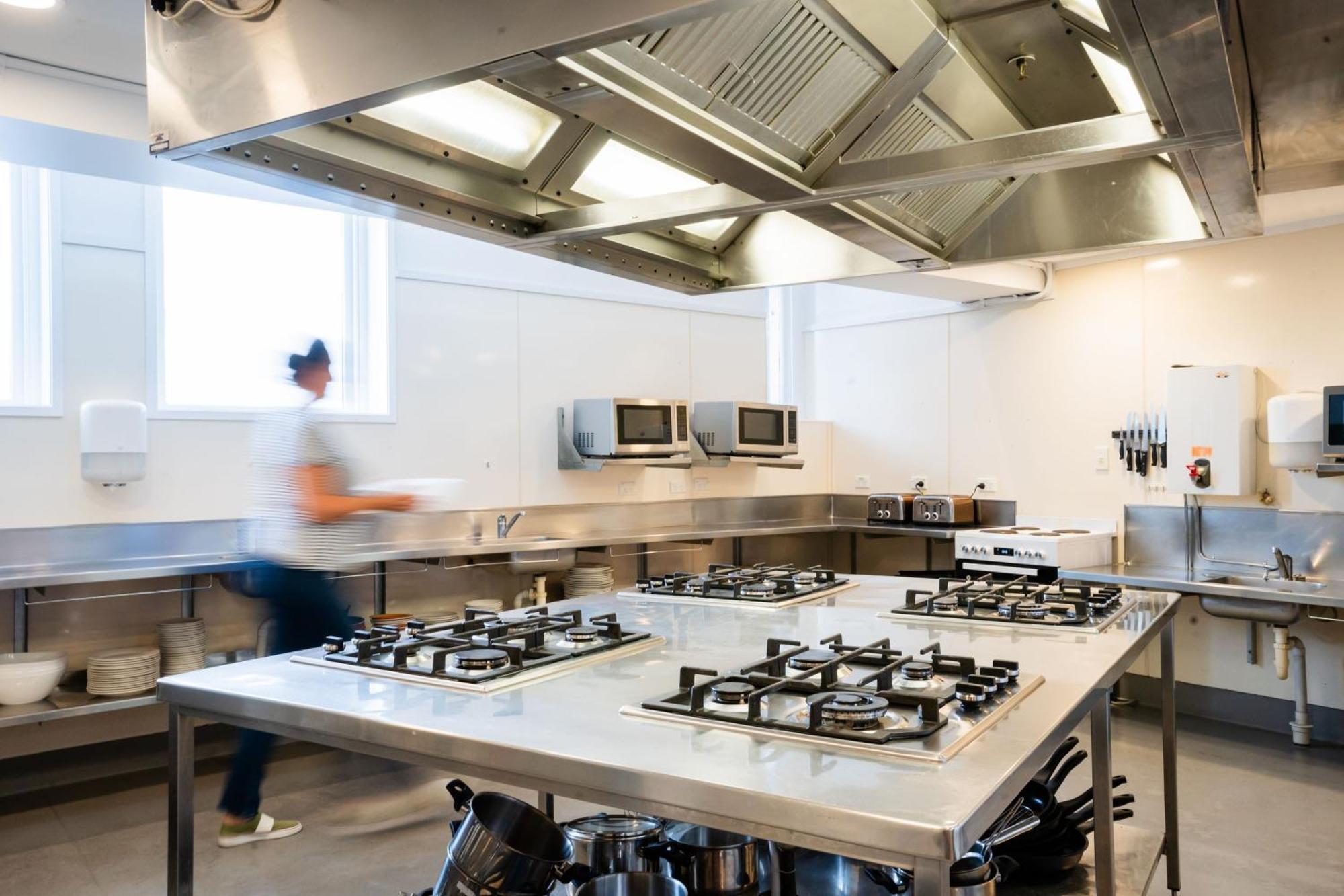 Haka House Wellington Hostel Bagian luar foto The kitchen at the Culinary Institute of Virginia