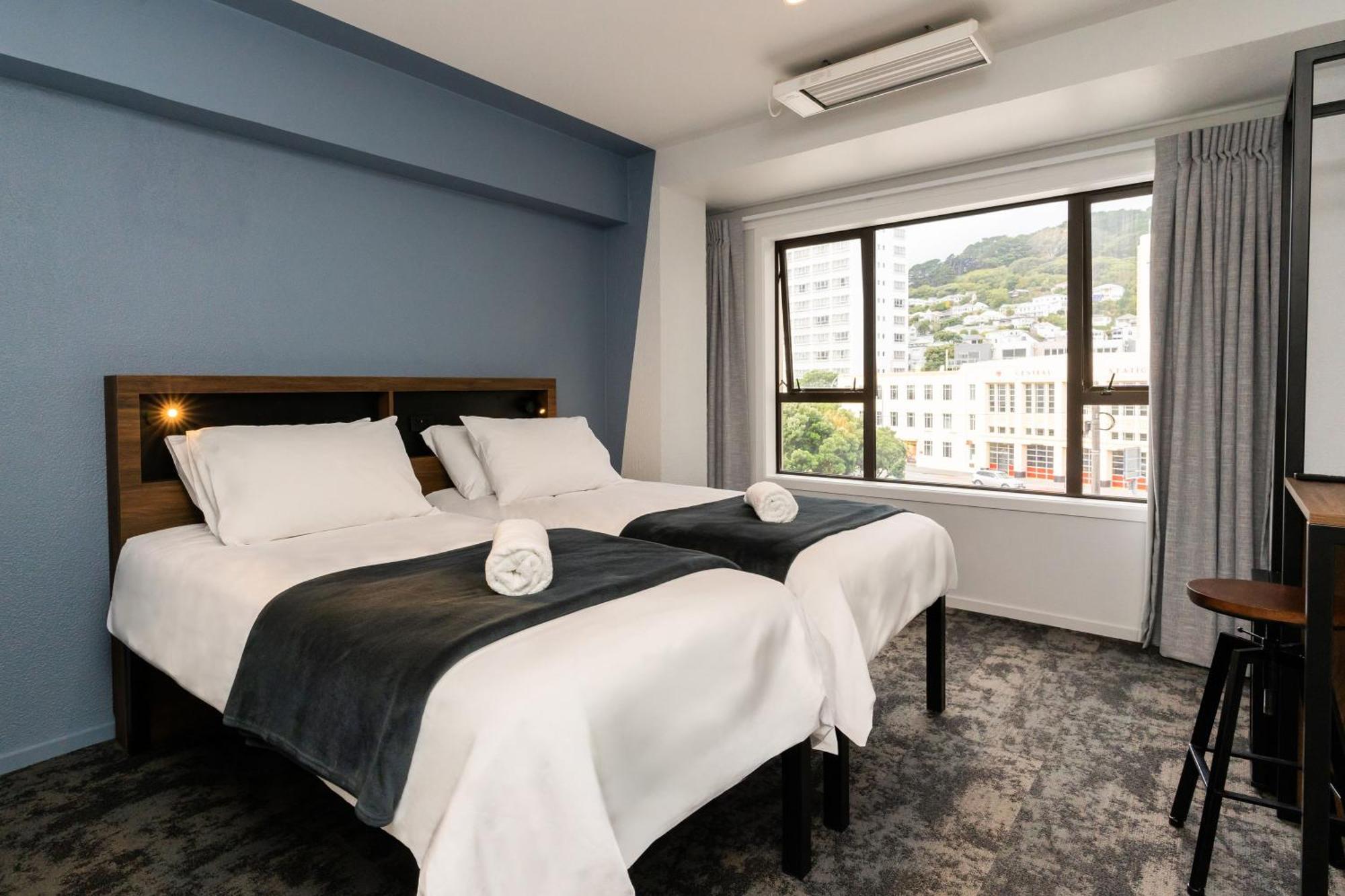 Haka House Wellington Hostel Bagian luar foto A room at the hotel