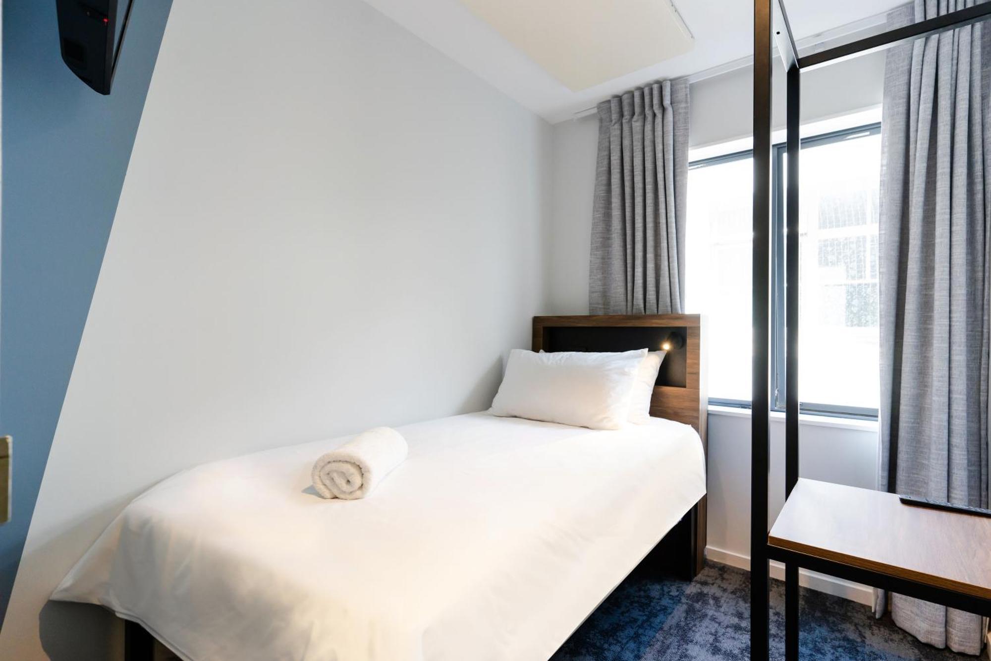 Haka House Wellington Hostel Bagian luar foto A single room at the hotel