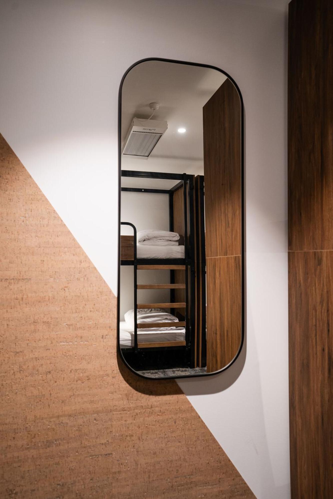 Haka House Wellington Hostel Bagian luar foto A capsule hotel in Tokyo
